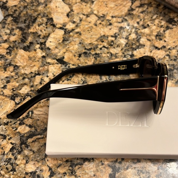 DEZI Charge It Sunglasses in Black-Dark Smoke - Picture 7 of 8